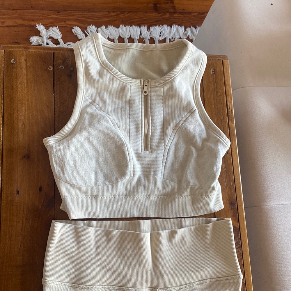 Arie- OFFLINE cream workout set